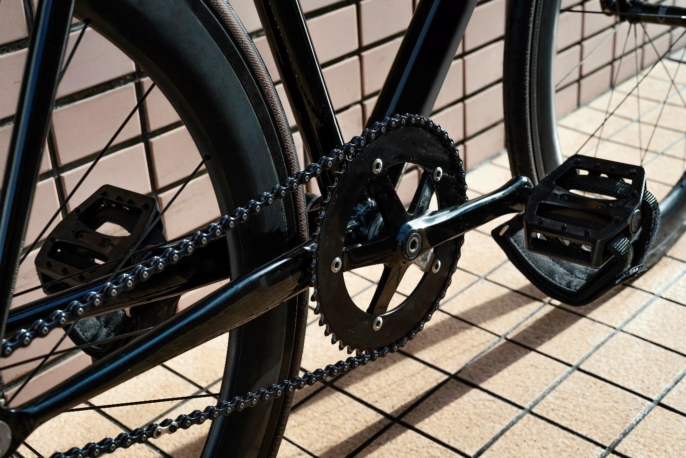 Un pédalier de vélo électrique